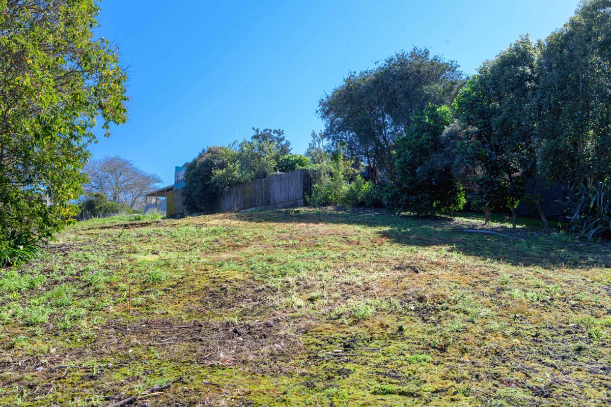5A Weka Road, Oneroa, Waiheke Island - Carousel 2