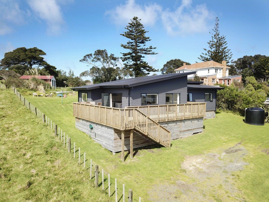 4 Gillespie Drive, Baylys Beach, Kaipara, Northland - Carousel 1