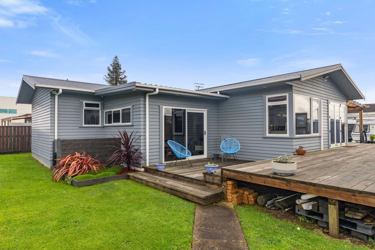 16 Bidois Road, Fairy Springs, Rotorua - Carousel 2