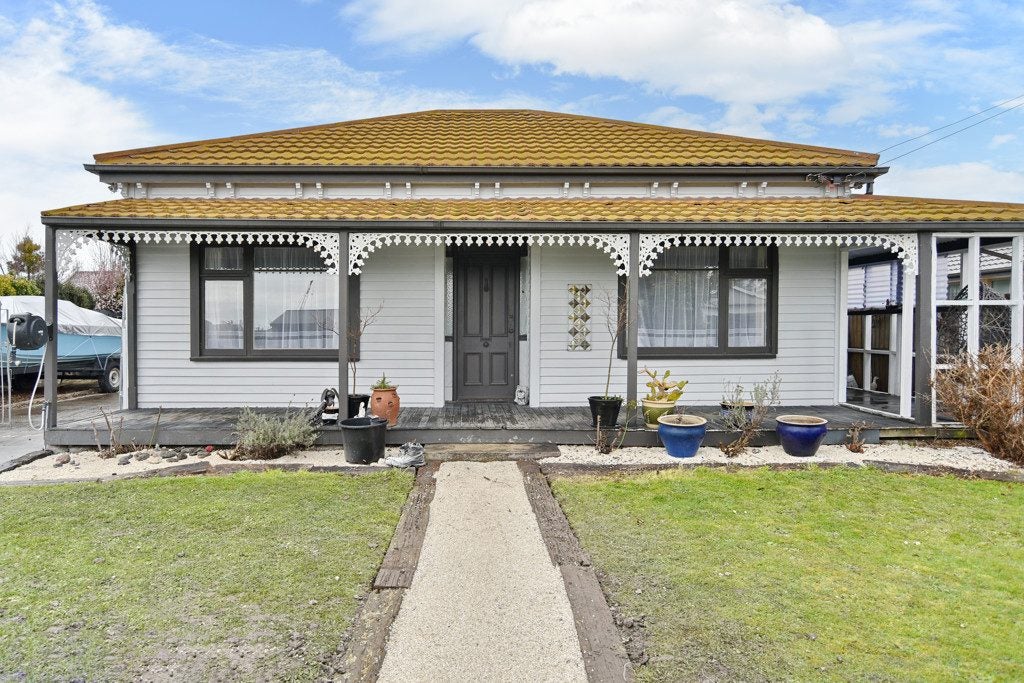 42 Richill Street, Belfast, Christchurch - Carousel 1