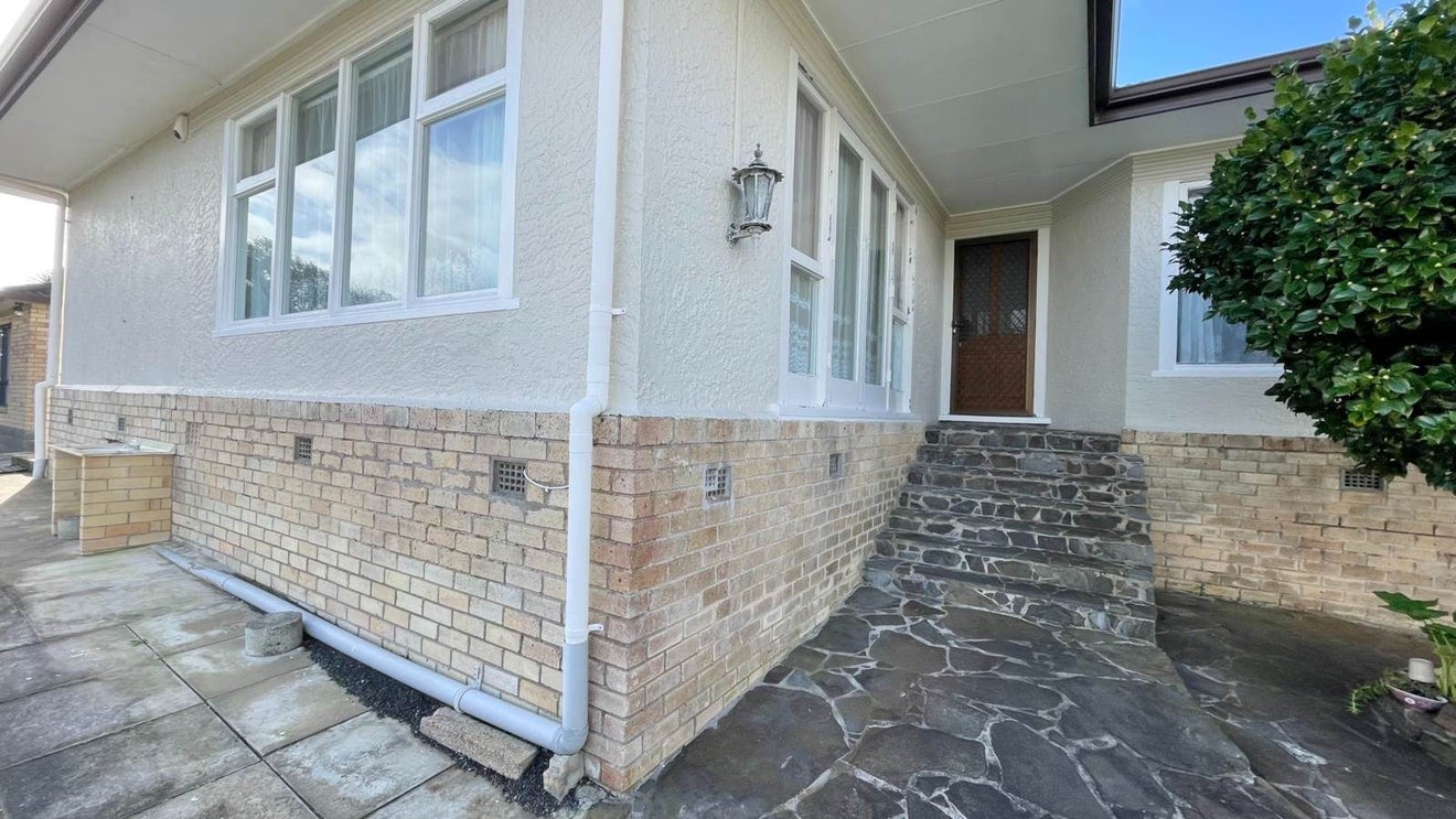 8 Sudan Avenue, Milford, Auckland - Carousel 2