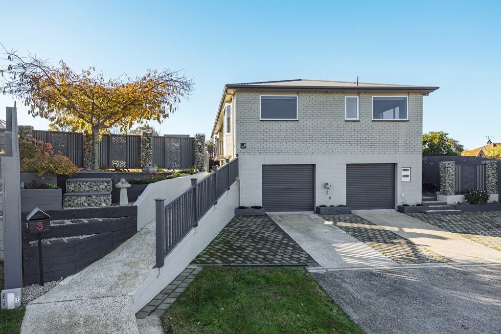 3 Leven Street, South Hill, Oamaru - Carousel 2