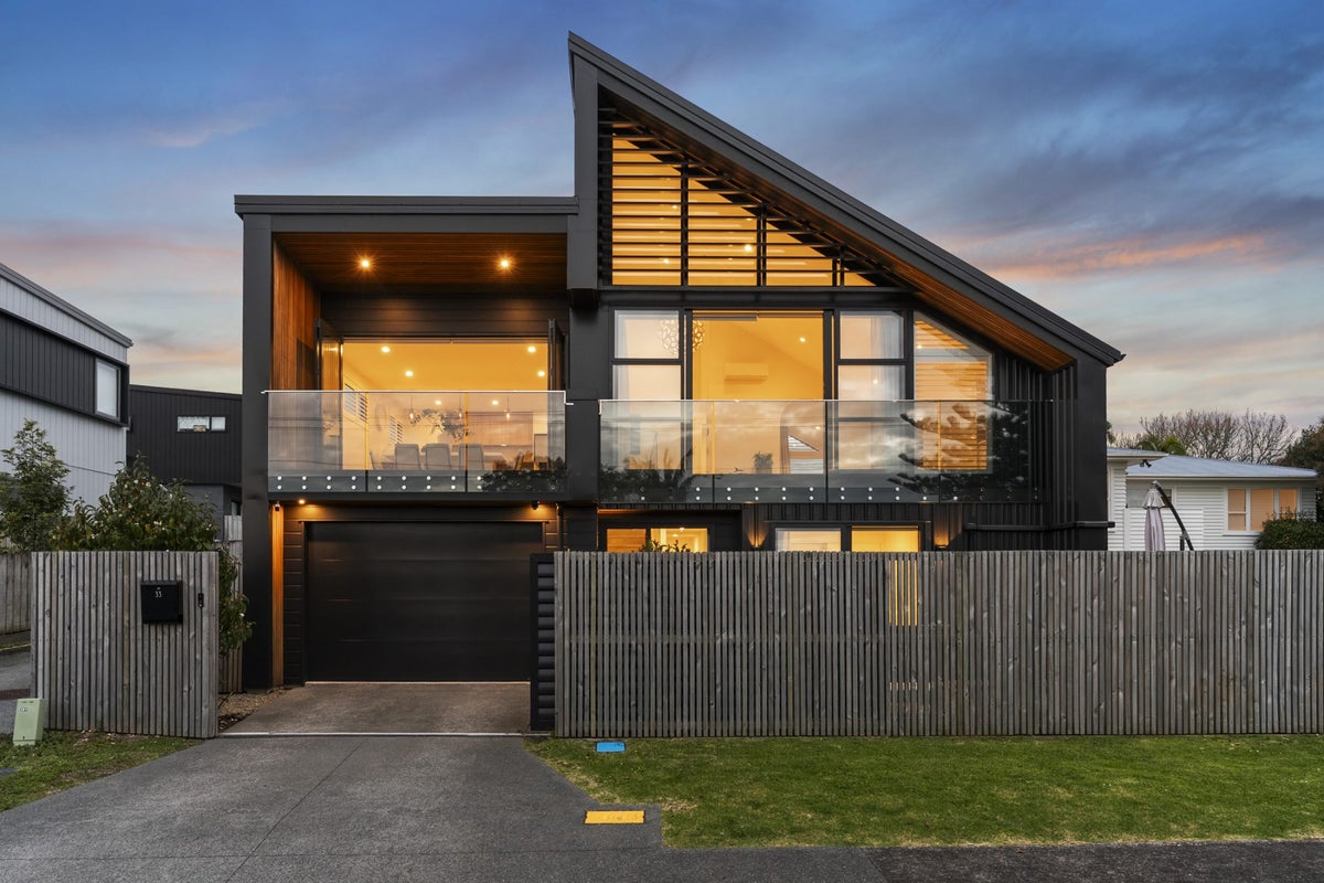 33 Renata Crescent, Te Atatu Peninsula, Waitakere City, Auckland - Carousel 1