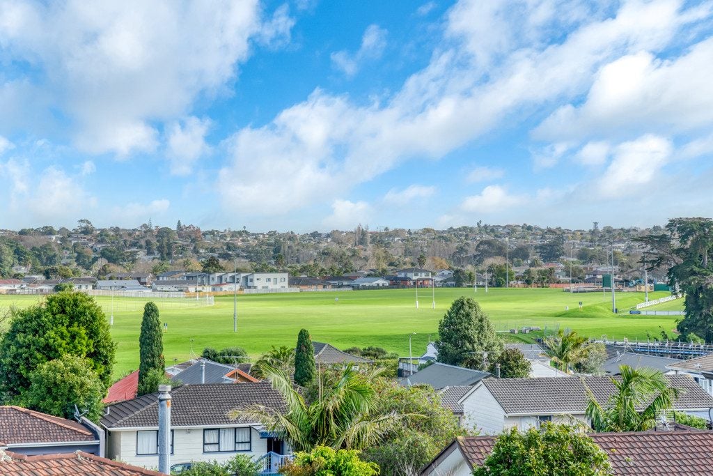 148A Aviemore Drive, Highland Park, Auckland - Carousel 1
