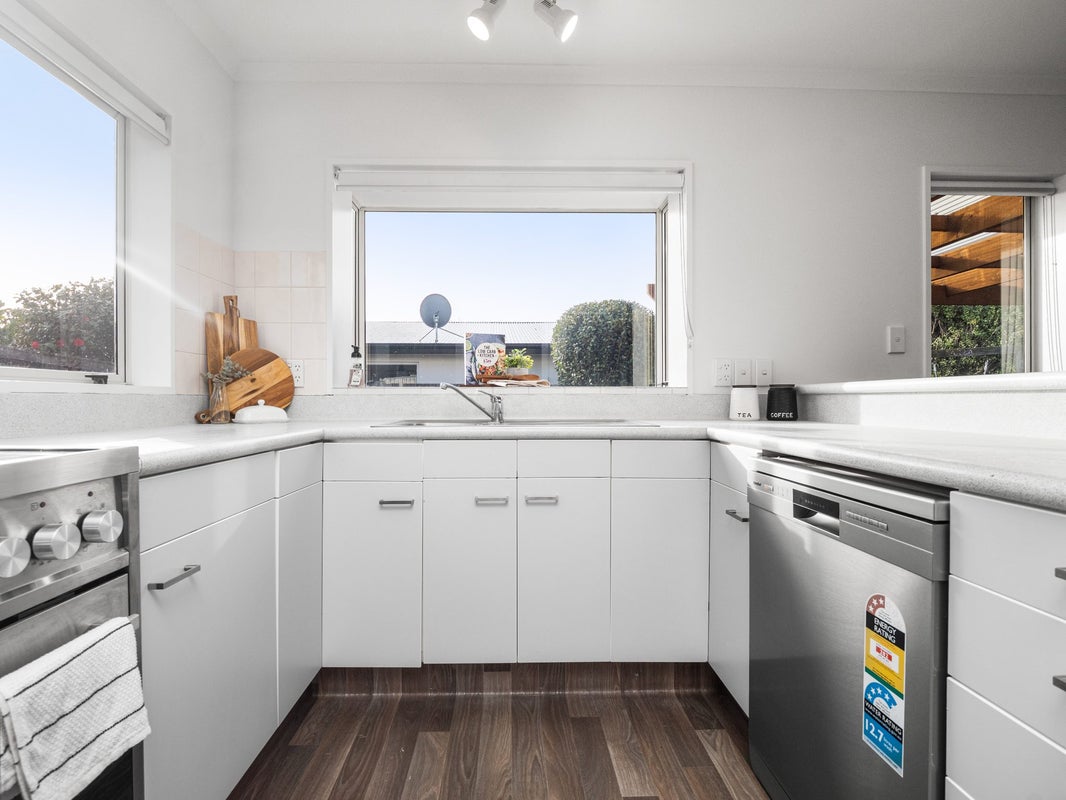 1/3 Clonbracken Lane, Heathcote Valley, Christchurch - Carousel 2
