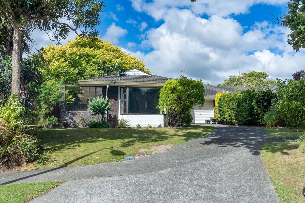 4 Truscott Grove, Awapuni, Palmerston North - Carousel 1
