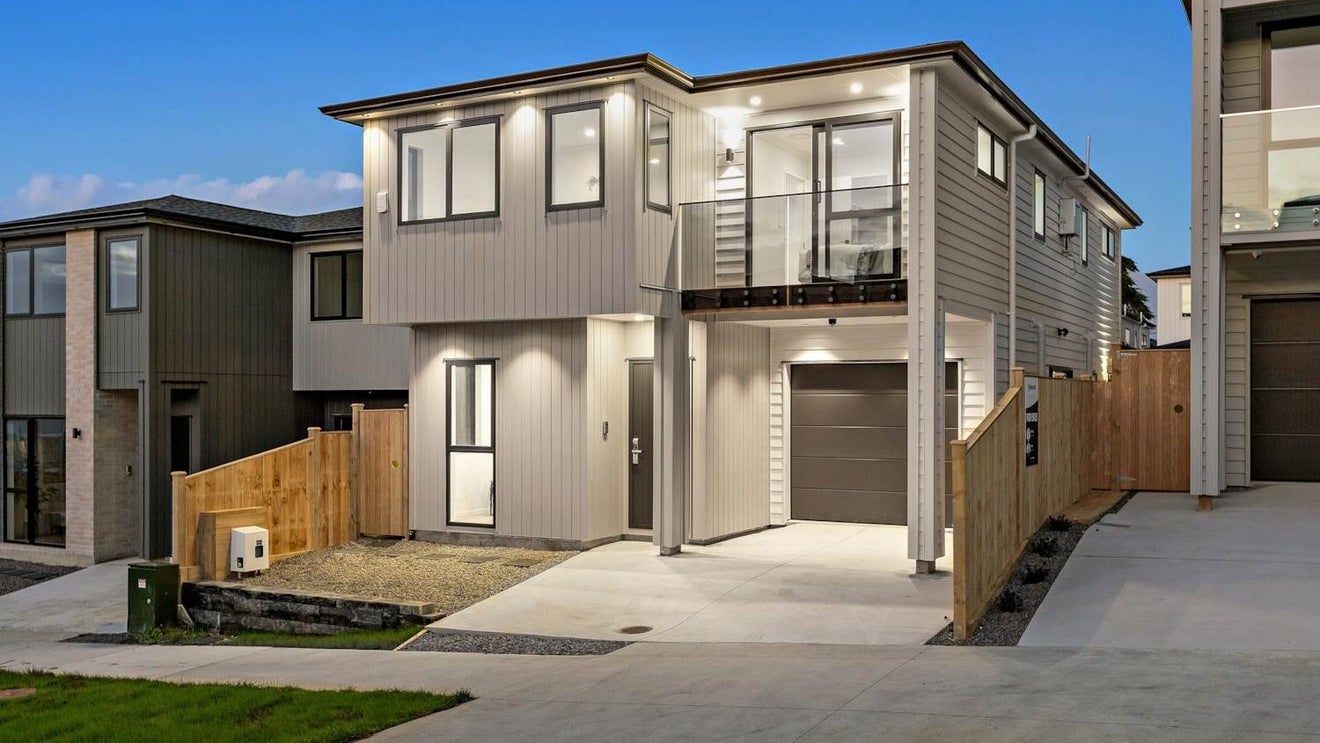 42 Adamson Road, Flat Bush, Auckland - Carousel 1