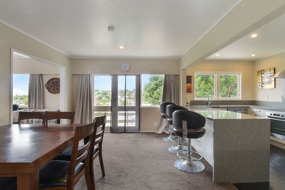 11 Welland Place, Hillcrest, Auckland - Carousel 2
