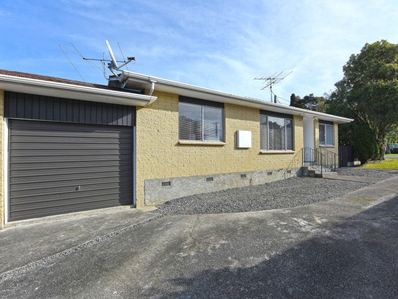 13A Pinehaven Road, Pinehaven, Upper Hutt - Carousel 1