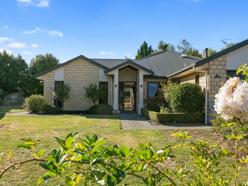 5 Priestley Place, Leamington, Cambridge - Carousel 1