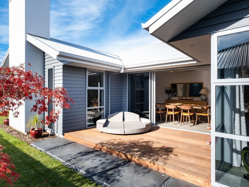 11 Benmore Place, Poraiti, Napier - Carousel 1