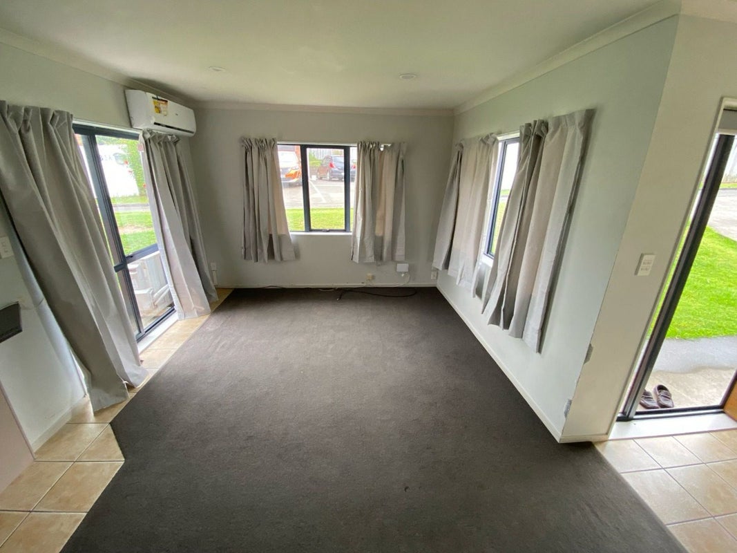 35 Hilltop Road, Flat Bush, Auckland - Carousel 2