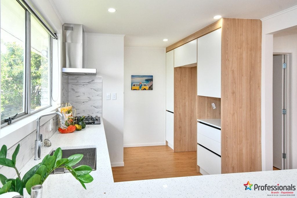 2 Serrano Place, Clover Park, Auckland - Carousel 2