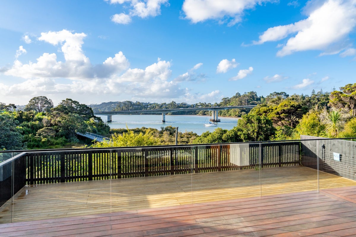 10 Marlborough Crescent, Hobsonville, Auckland - Carousel 1