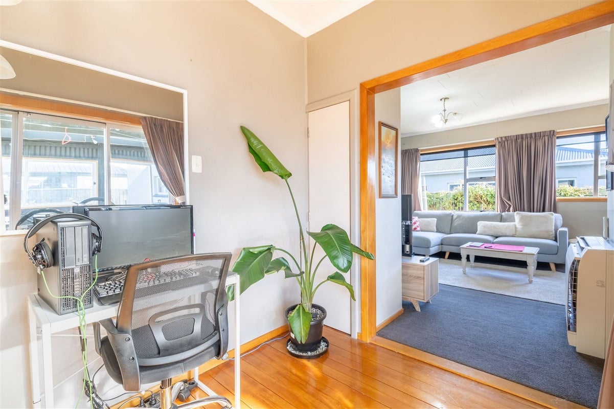 244 George Street, Waverley, Invercargill - Carousel 2