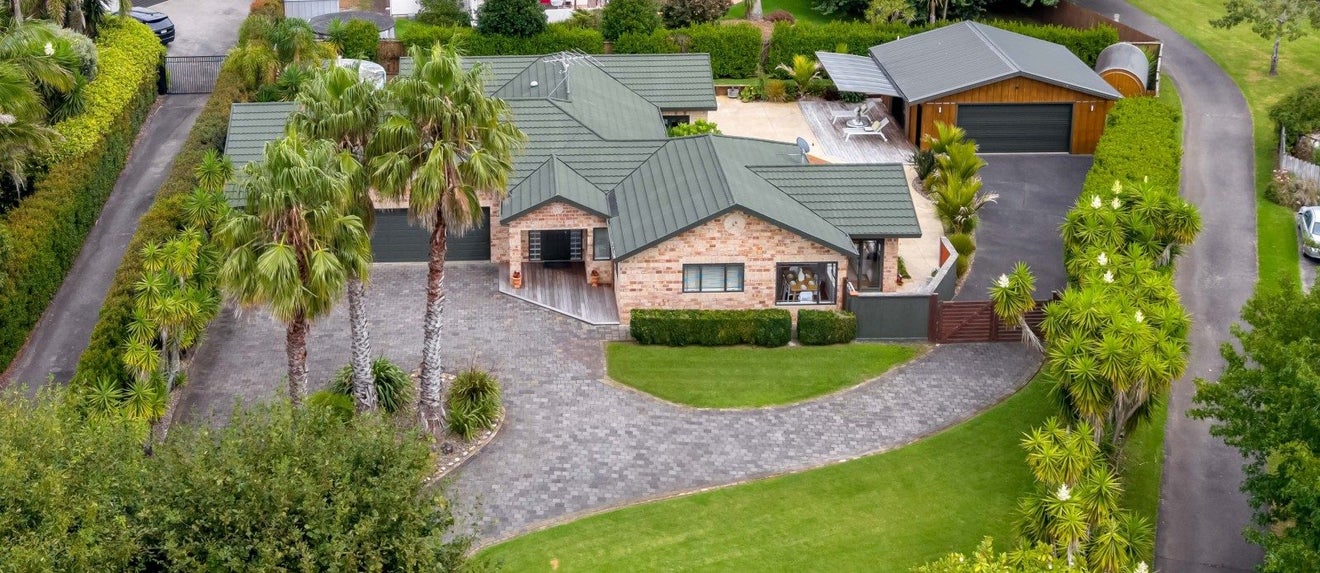 65 Sunny Crescent, Huapai, Kumeu - Carousel 1