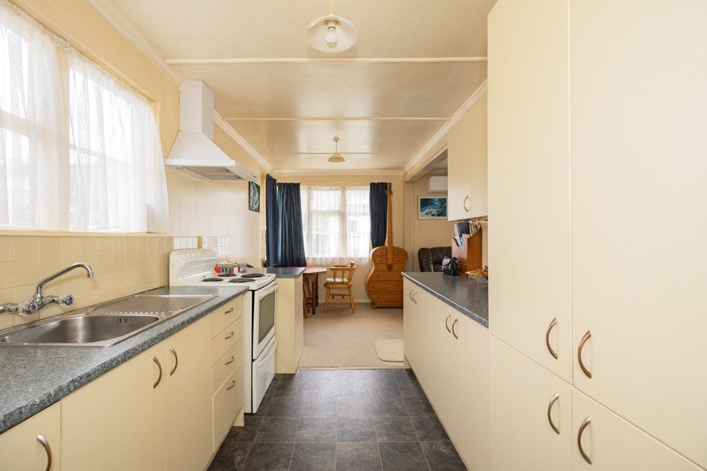 10 McLean Street, Oamaru North, Oamaru - Carousel 2