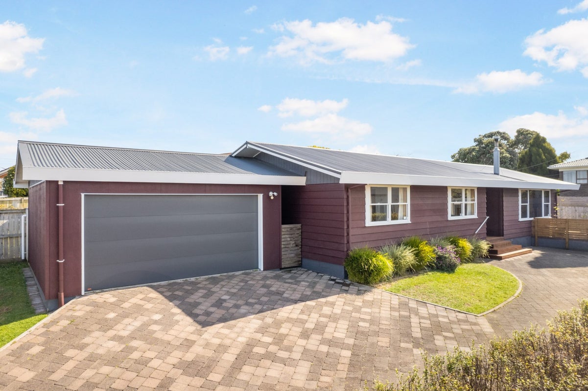52B Tirimoana Road, Te Atatu South, Auckland - Carousel 1