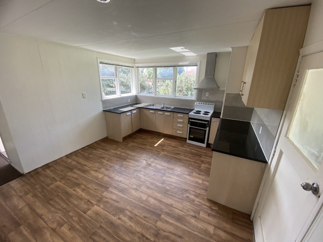 30 Gilbert Road, Otara, Auckland - Carousel 2