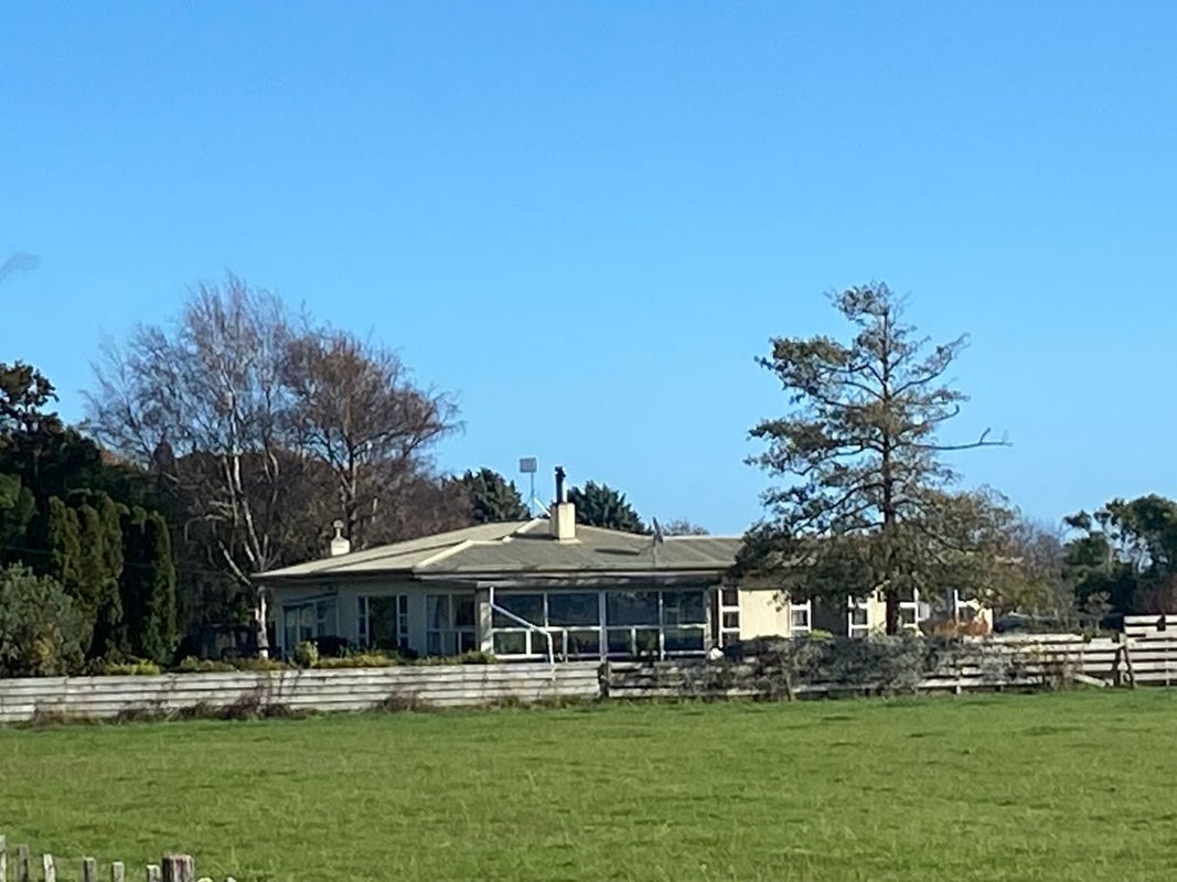 564 No 1 Line, Longburn, Palmerston North - Carousel 1