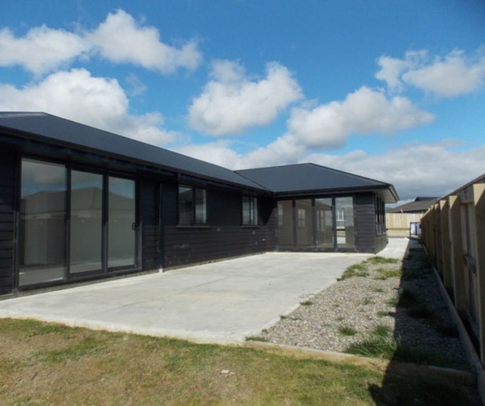 18 Sardinia Grove, Fitzherbert, Palmerston North - Carousel 1