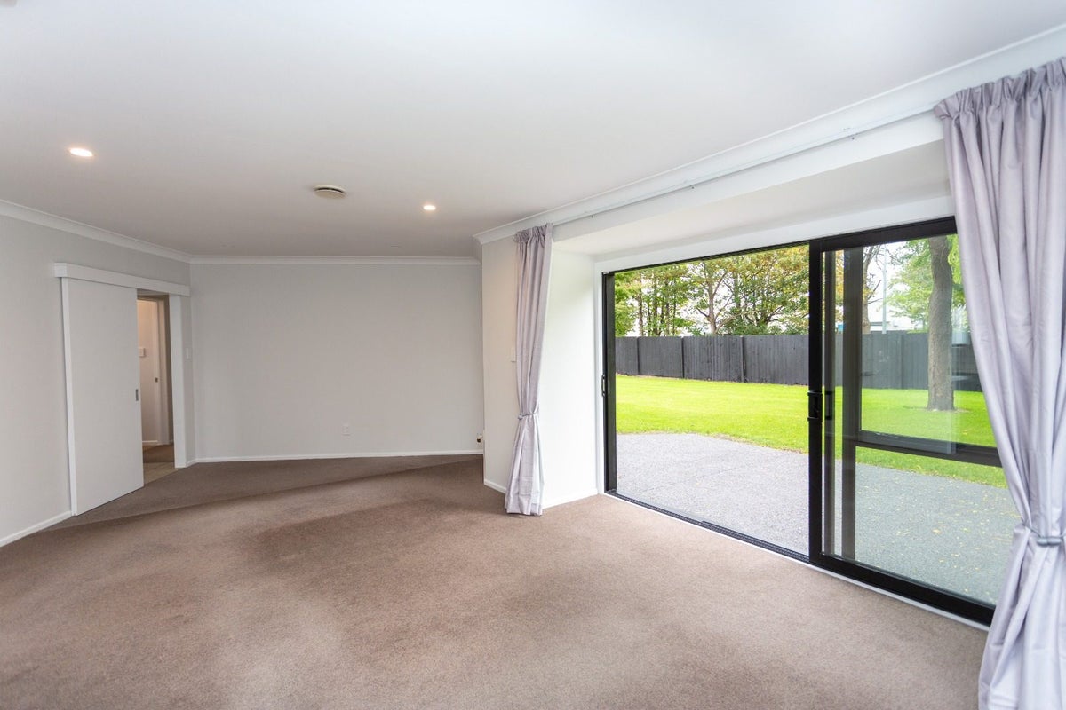 8C Leeman Place, Redwood, Christchurch - Carousel 2