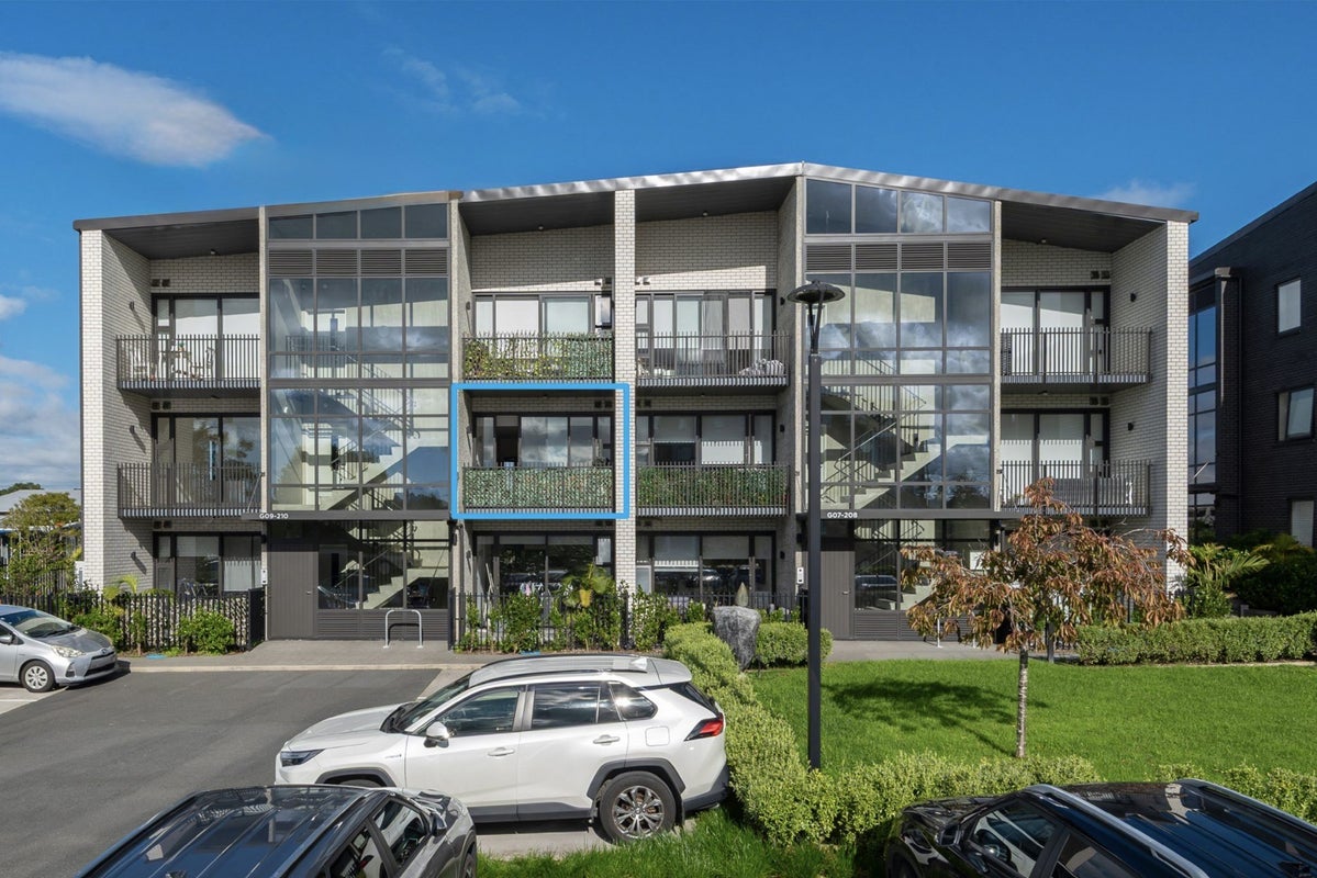 109/165 Lake Road, Northcote, Auckland - Carousel 1