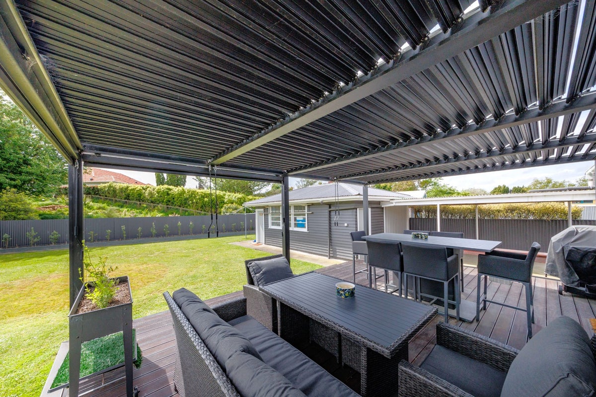 8 Parkland Crescent, Terrace End, Palmerston North - Carousel 2