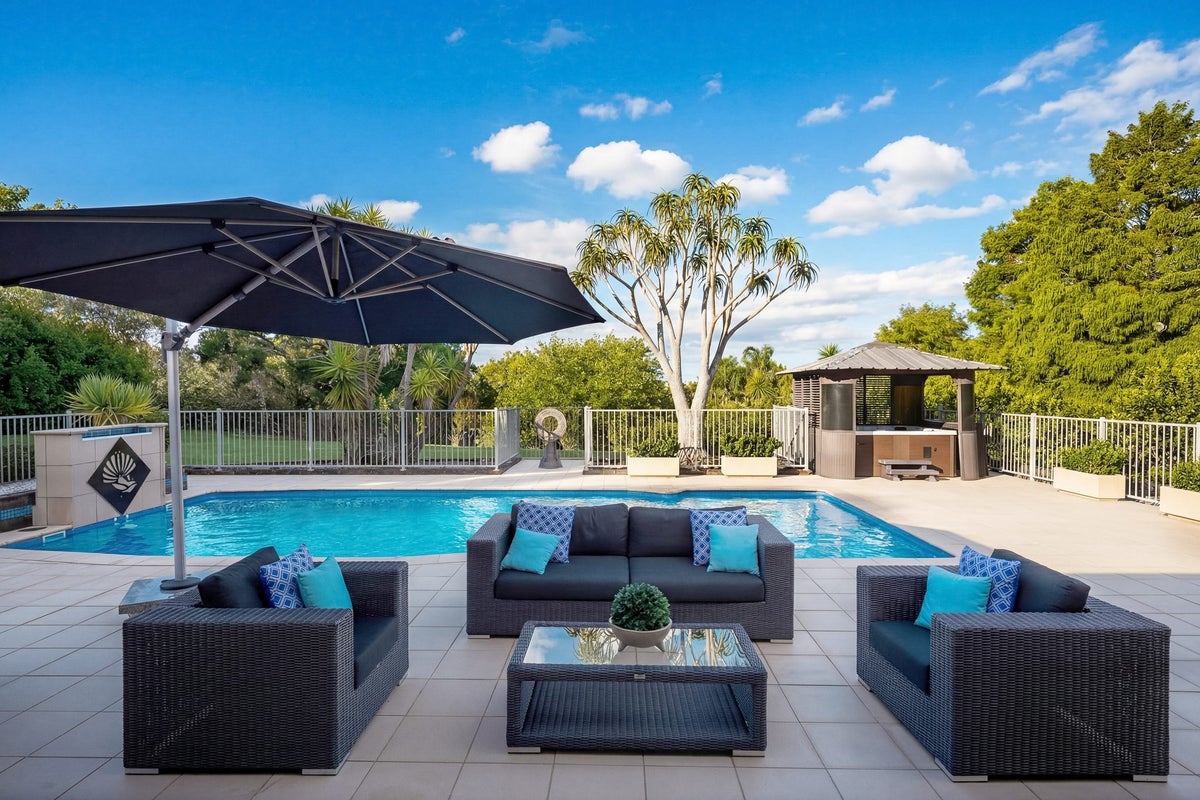 7 Burgundy Park Avenue, Henderson, Waitakere City, Auckland - Carousel 1