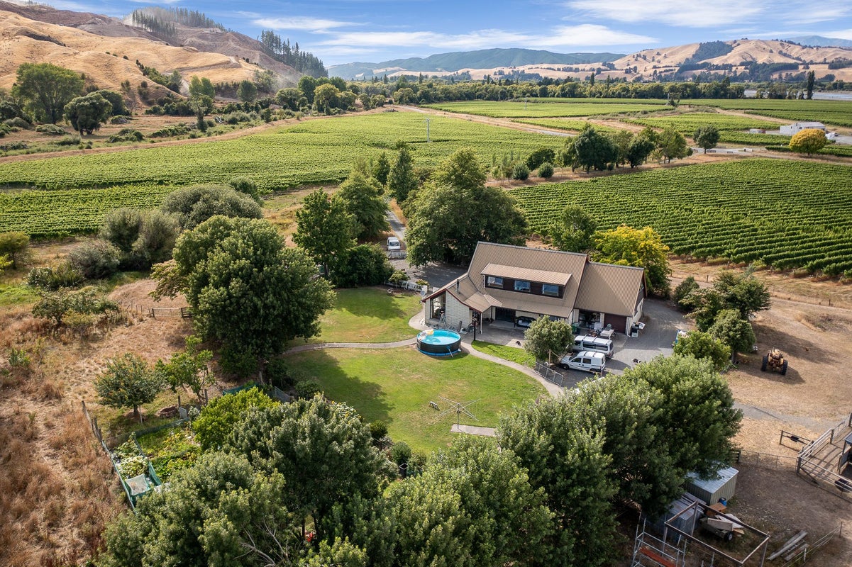 1980 Northbank Road, Blenheim - Carousel 1