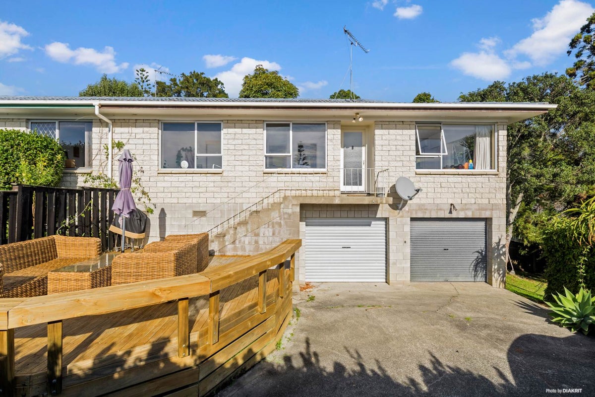 2/1 Piripiri Crescent, Torbay, Auckland - Carousel 1