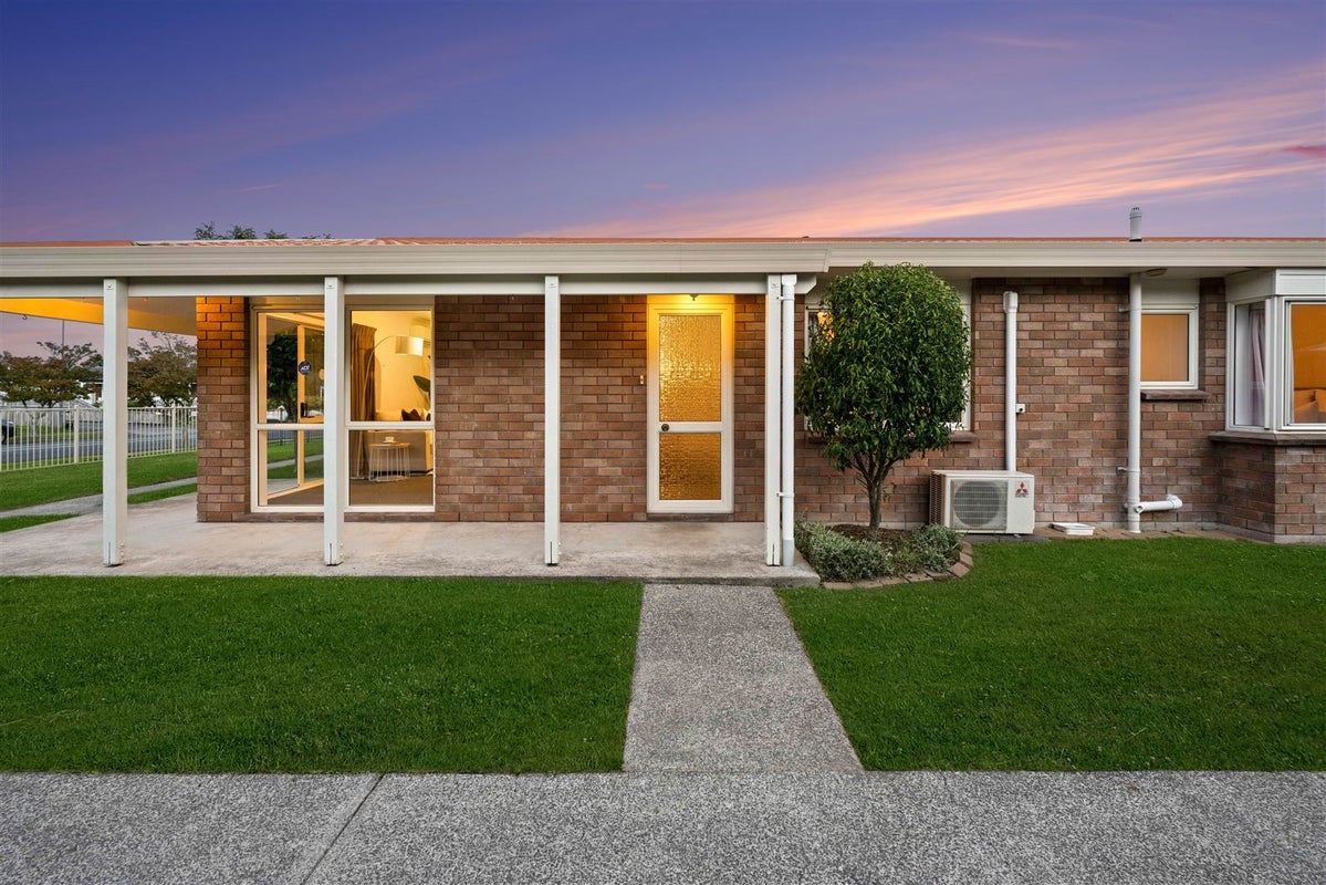 8 Moreland Avenue, Pukete, Hamilton - Carousel 2
