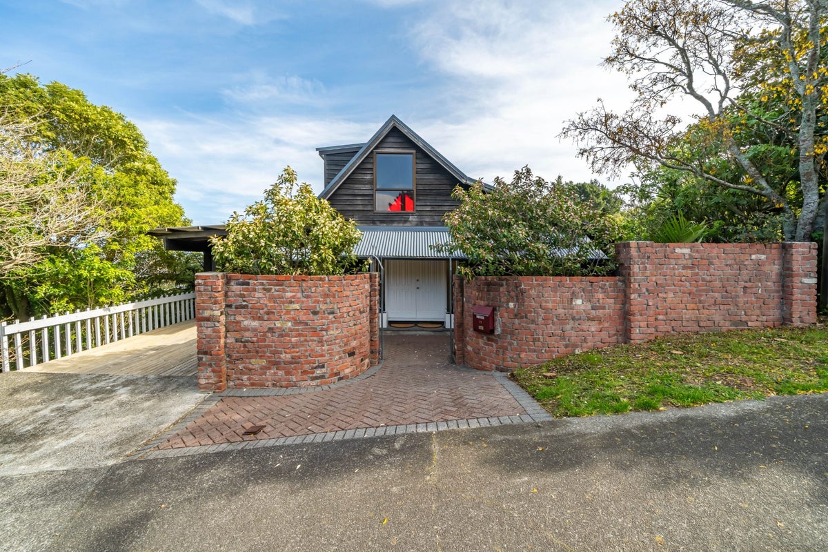 71 Park Road, Belmont, Lower Hutt - Carousel 2