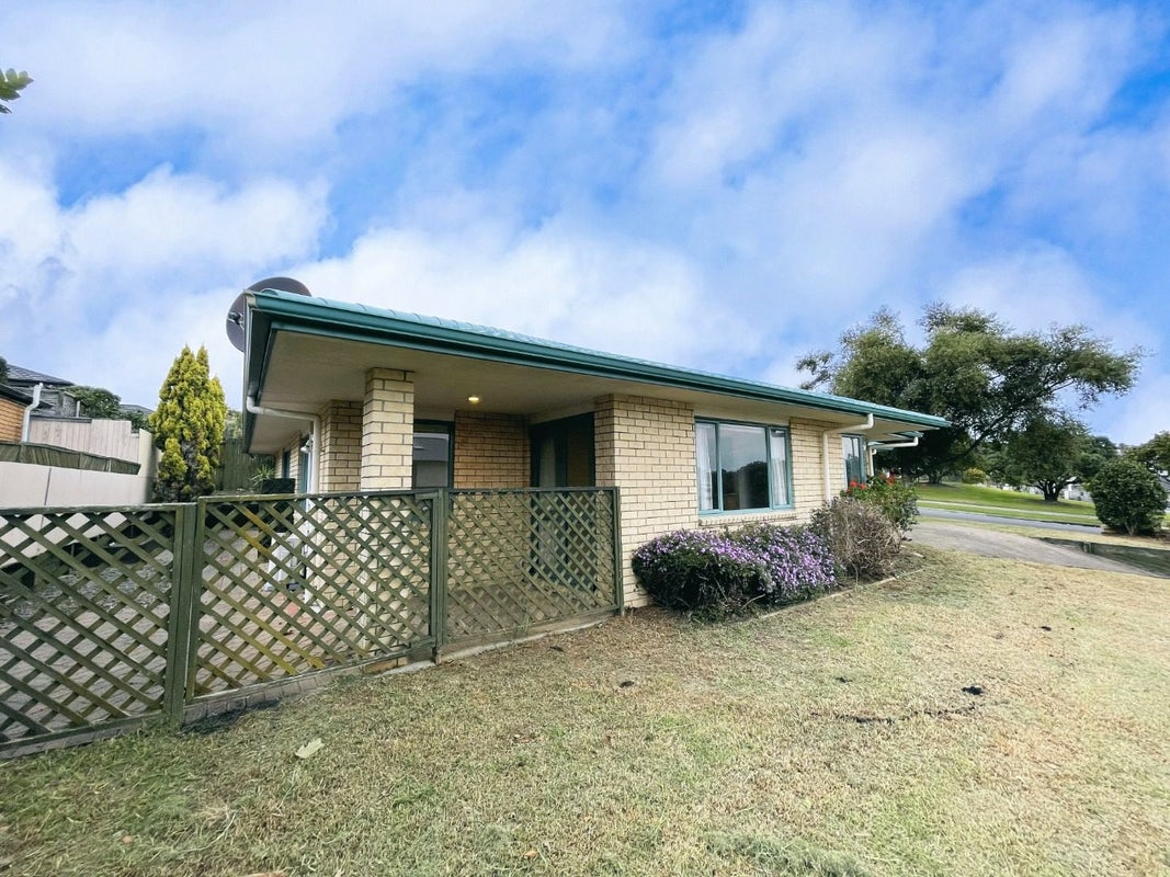 1 Sunvista Avenue, Oteha, Auckland - Carousel 2