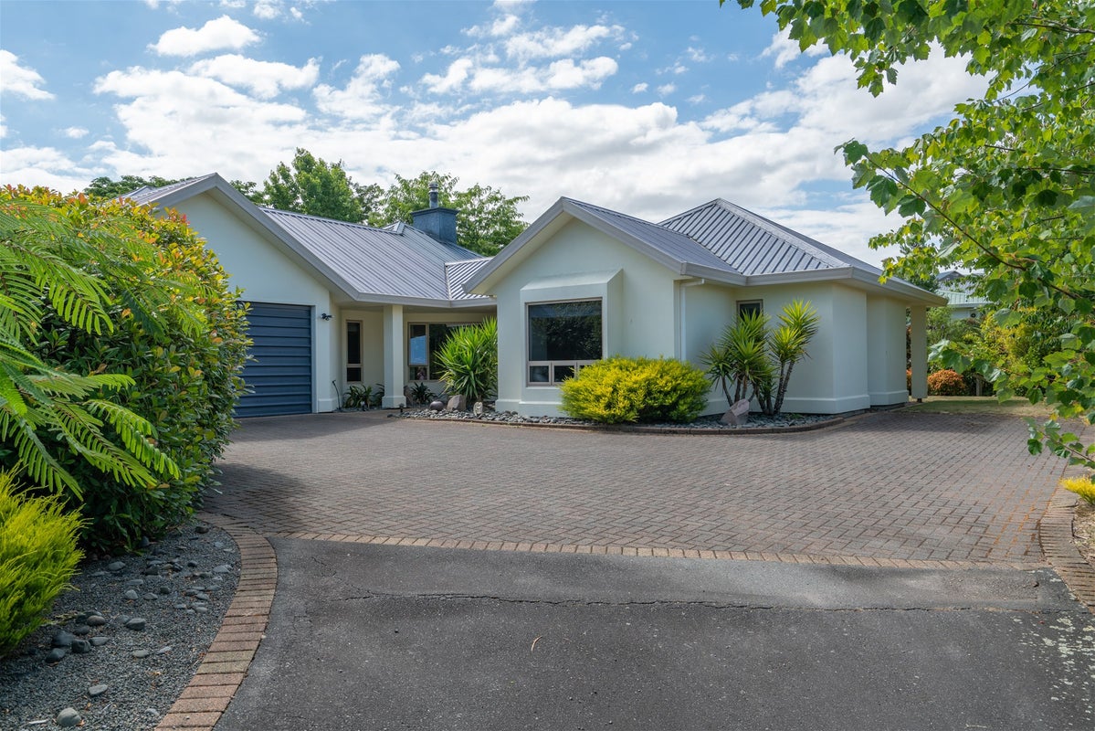 19 Robinson Terrace, Rangatira Park, Taupo - Carousel 1