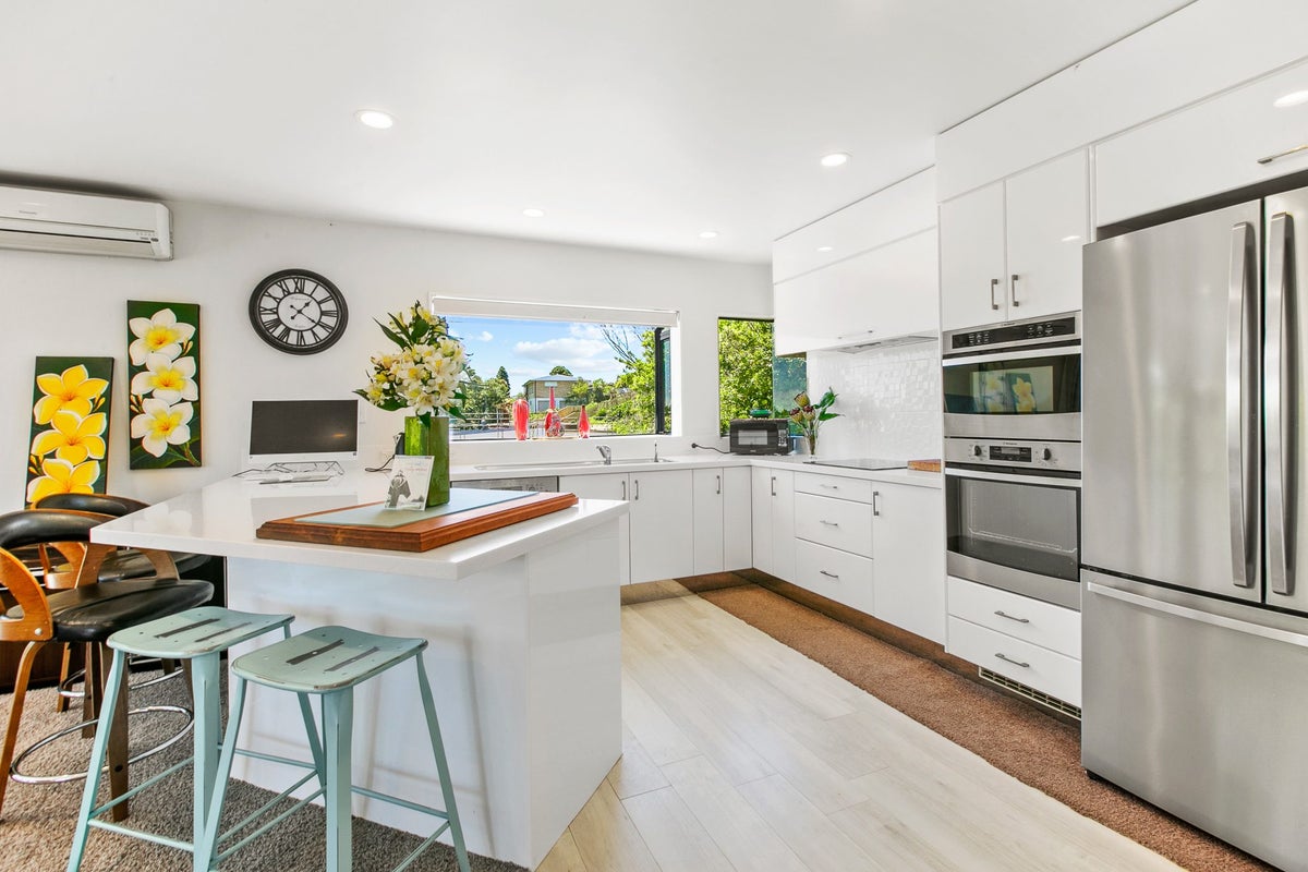 117 Mangorei Road, Merrilands, New Plymouth - Carousel 2