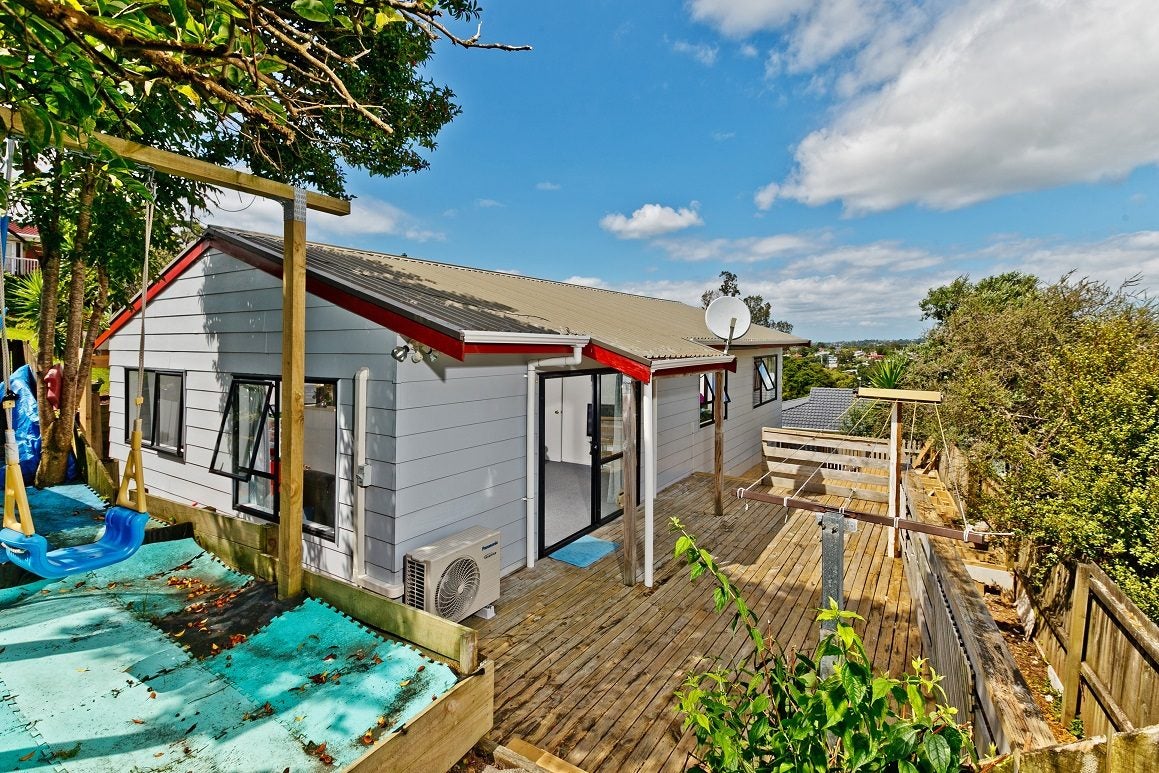 1/1 Cheval Drive, Totara Vale, Auckland - Carousel 2