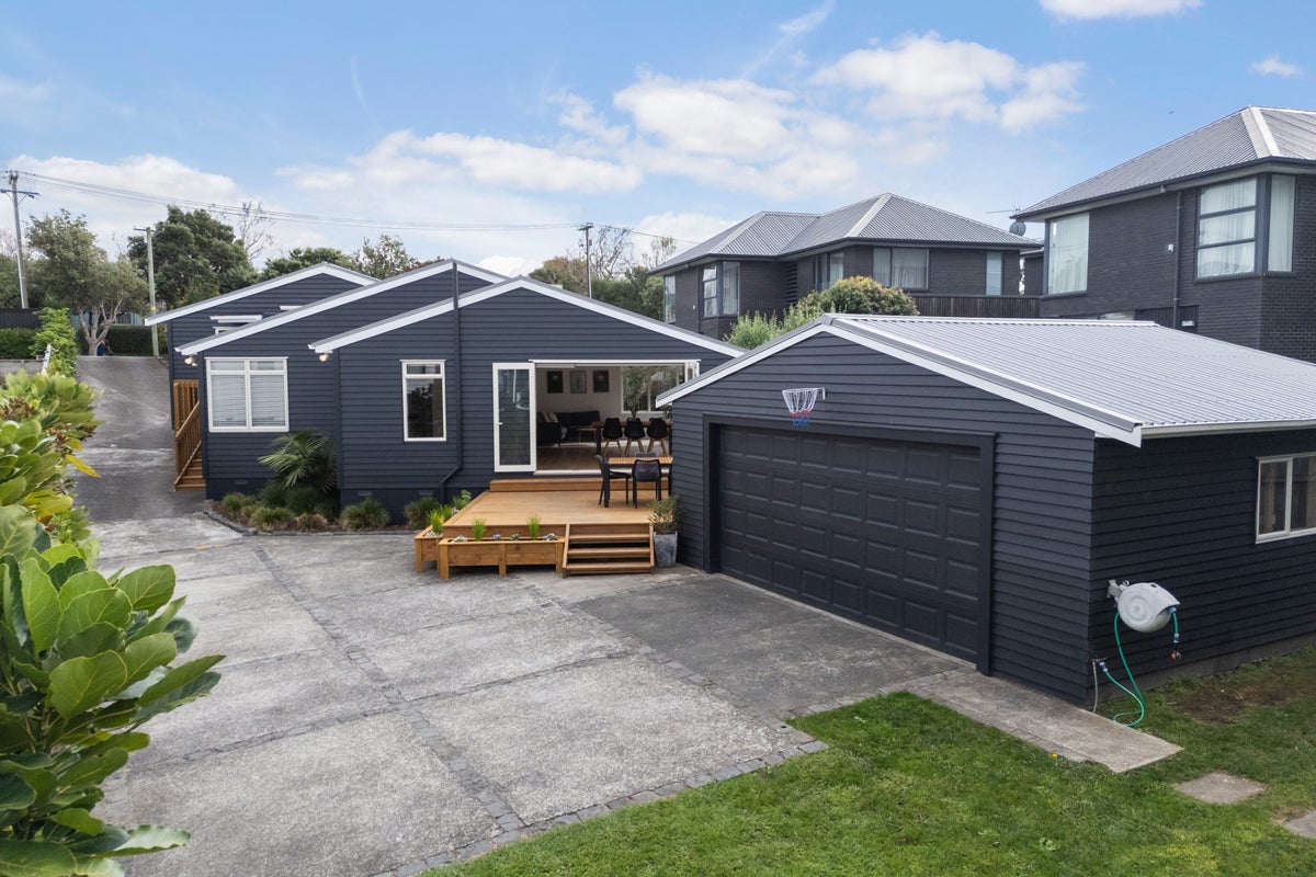 4 Lyndhurst Street, Wai O Taiki Bay, Auckland - Carousel 1