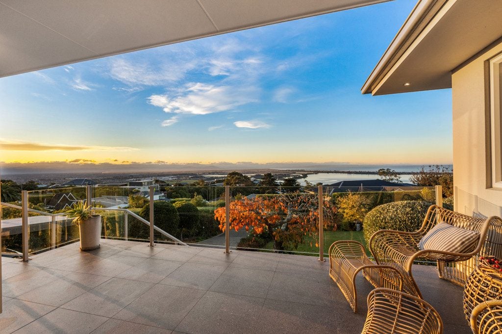 10 The Rise, Mount Pleasant, Christchurch - Carousel 2