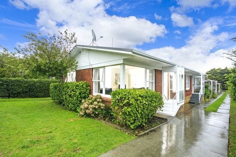 1/43 Shakespeare Road, Milford, Auckland - Carousel 1