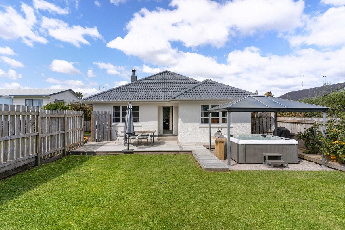 8 Watling Street, Gate Pa, Tauranga - Carousel 1