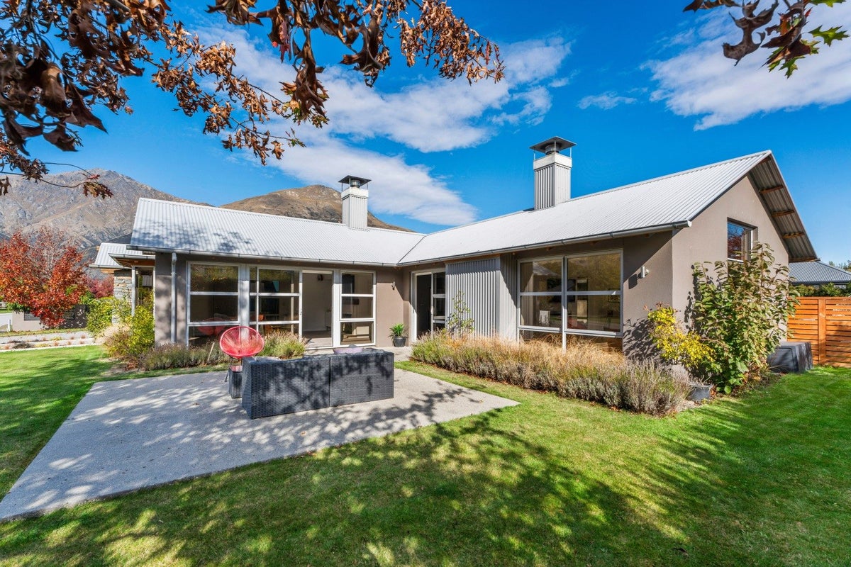 5 Crawford Place, Lake Hayes, Queenstown - Carousel 1