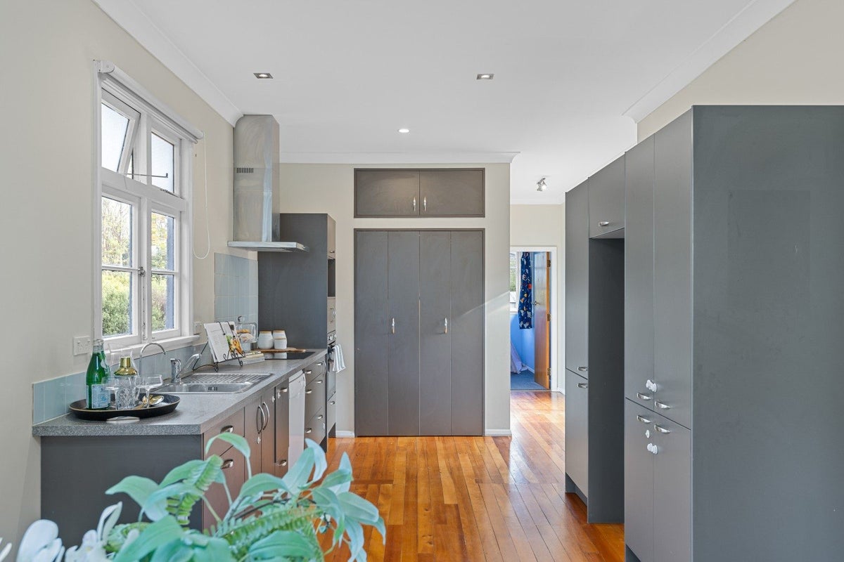 16 Ihle Street, Terrace End, Palmerston North - Carousel 2