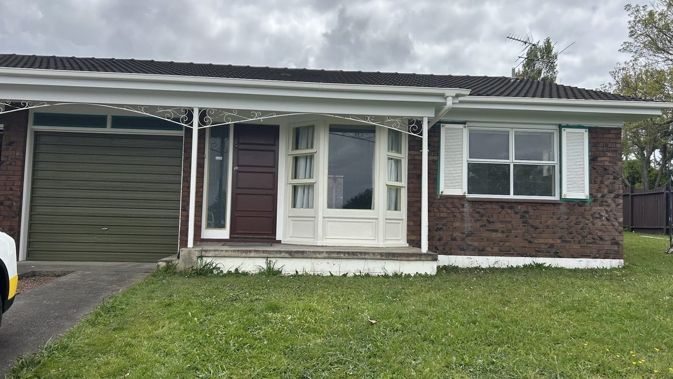 1/1 Suzetta Place, Sunnyhills, Auckland - Carousel 1