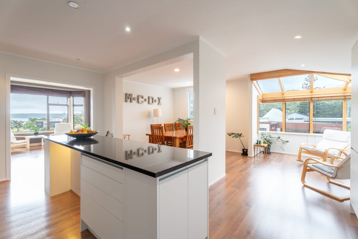 21 Thornley Street, Titahi Bay, Porirua - Carousel 2