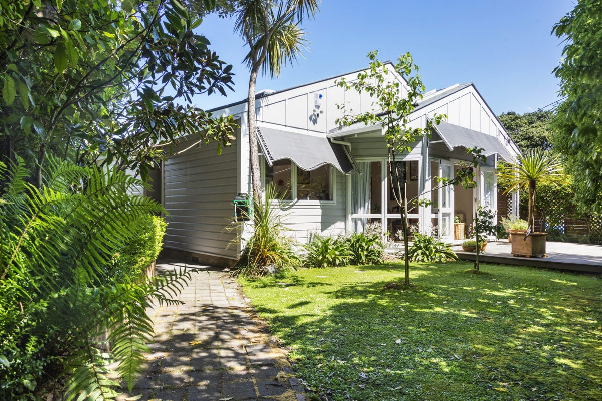6 Bank Road, Northland, Wellington - Carousel 2