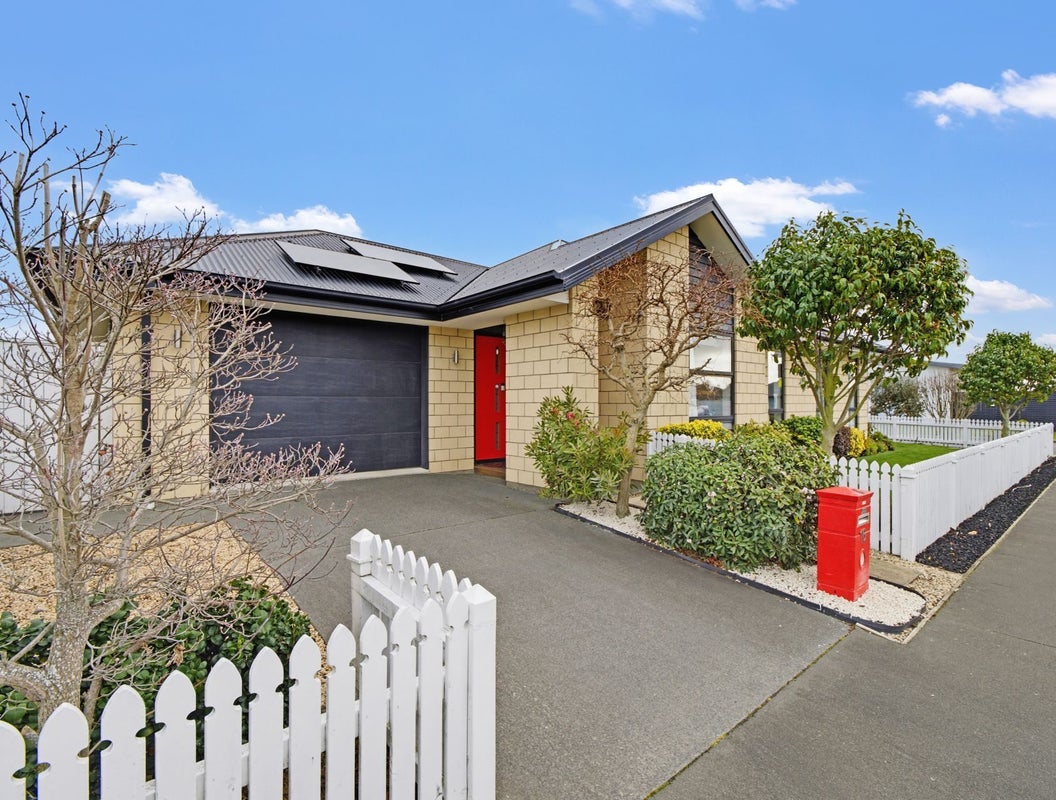 16 Blaenavon Lane, Halswell, Christchurch - Carousel 1
