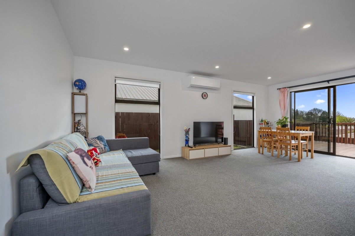 5 Amelia Way, Pyes Pa, Tauranga - Carousel 1