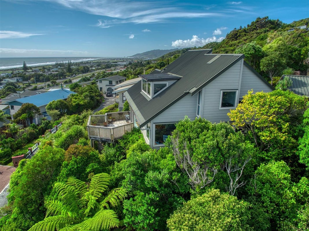 14 Stanton Crescent, Karoro, Greymouth - Carousel 1