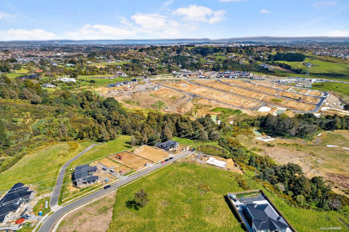 7 Cassie Close, Totara Park, Auckland - Carousel 1